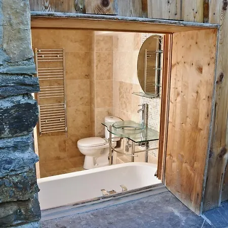 بيت ضيافة Chalet Charmes 4*